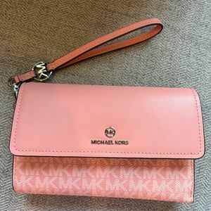 Excellent used condition Michael Kors wristlet pink